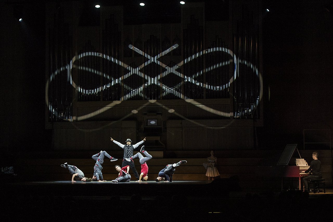 Flying Bach Show Foto